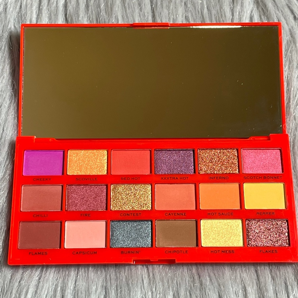 🌶️I Heart Revolution Tasty Chilli Eyeshadow Palette